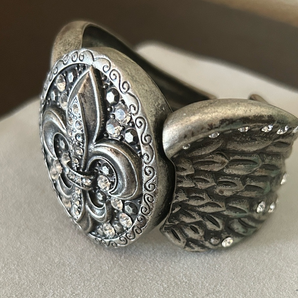 🪽Angel Wing Fleur De Lis Rhinestone Patina Cuff - Picture 5 of 8